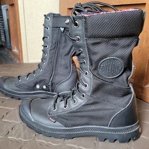 Palladium womens 7.5 water resistant combat style boot